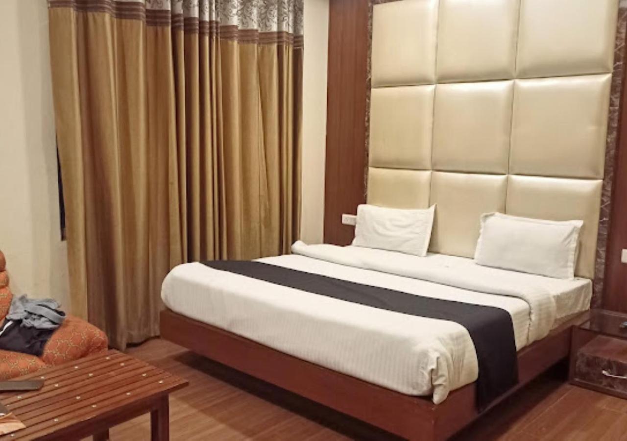 Hotel Sanjog International 3*